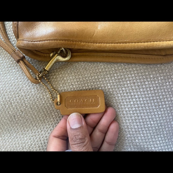 A coach 1970s purse with coach leatherware embossed. Light use. Camel colored. - Picture 4 of 9